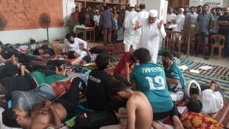 অনশন ভাঙাতে অভিভাবকদের ফোন দিচ্ছে কুয়েট প্রশাসন