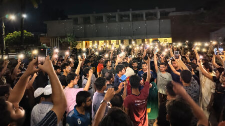 ভিসির মন্তব্যকে প্রত্যাখ্যান করে কুয়েট শিক্ষার্থীদের বিক্ষোভ