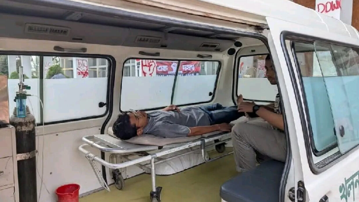 অনশনে অসুস্থ হয়ে পড়েছেন সাইফুল ইসলাম