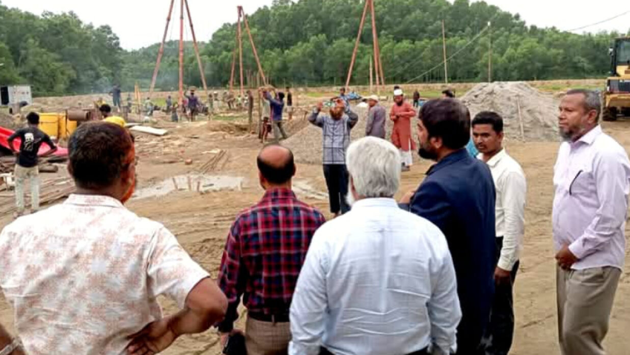 আবাসিক হলের কাজ ঘুরে দেখছে বিশ্ববিদ্যালয় প্রশাসন