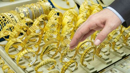 দেশে স্বর্ণের দাম কমেছে ৫৩৪২ টাকা