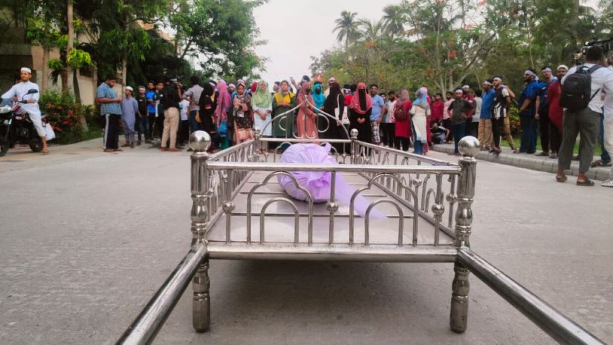 কুয়েটে কফিন মিছিল