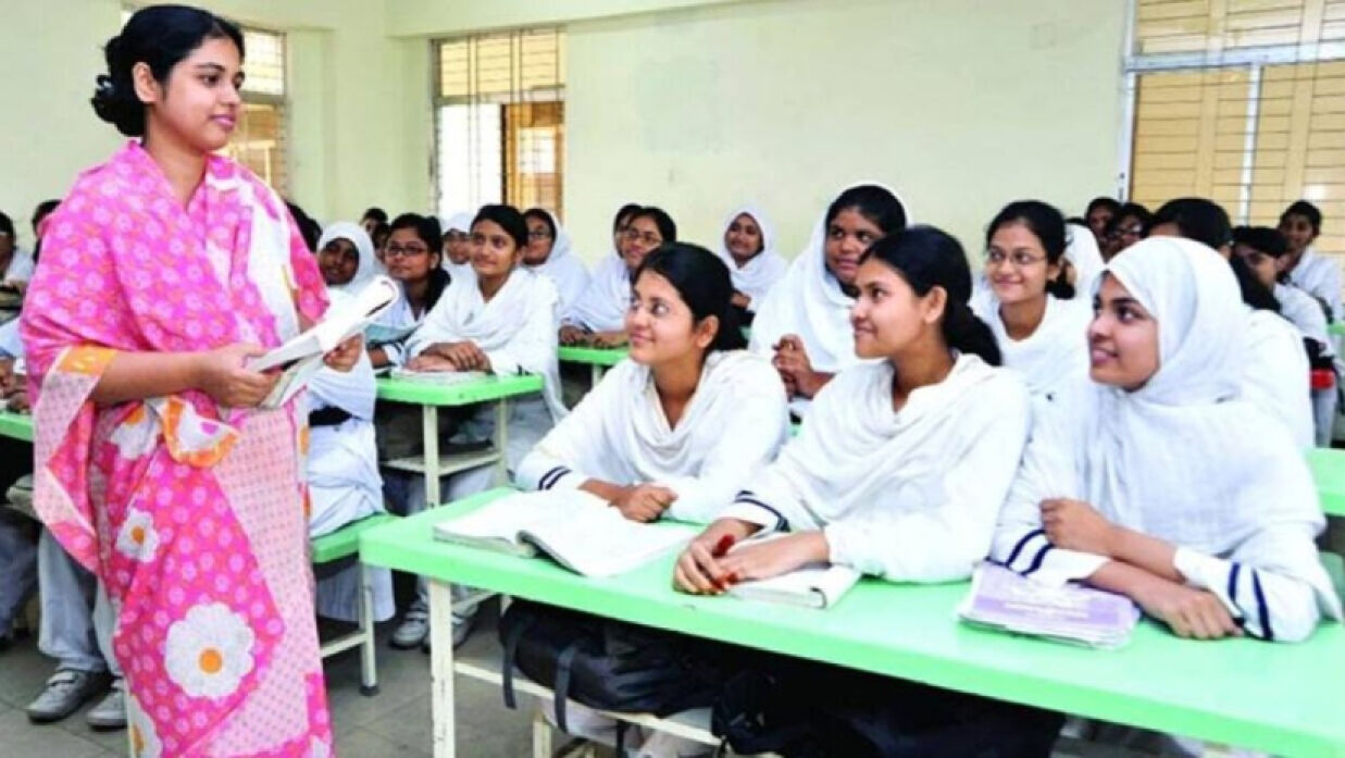 শ্রেণিকক্ষে শিক্ষক