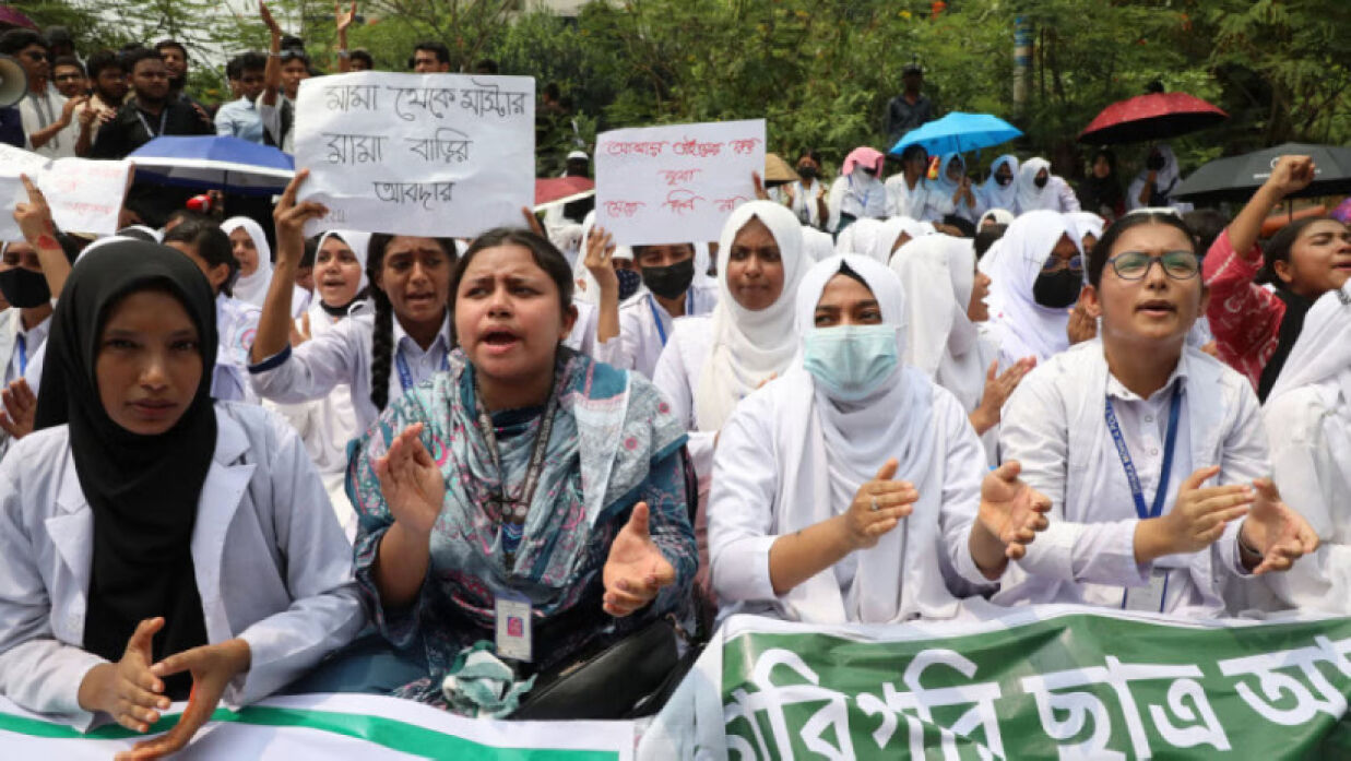 আন্দোলনরত পলিটেকনিক শিক্ষার্থীরা