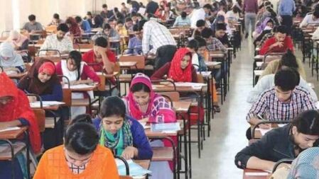 বিশ্ববিদ্যালয় শিক্ষার্থীদের পরীক্ষার খাতা কেন এক্সটার্নালরা মূল্যায়ন করেন?