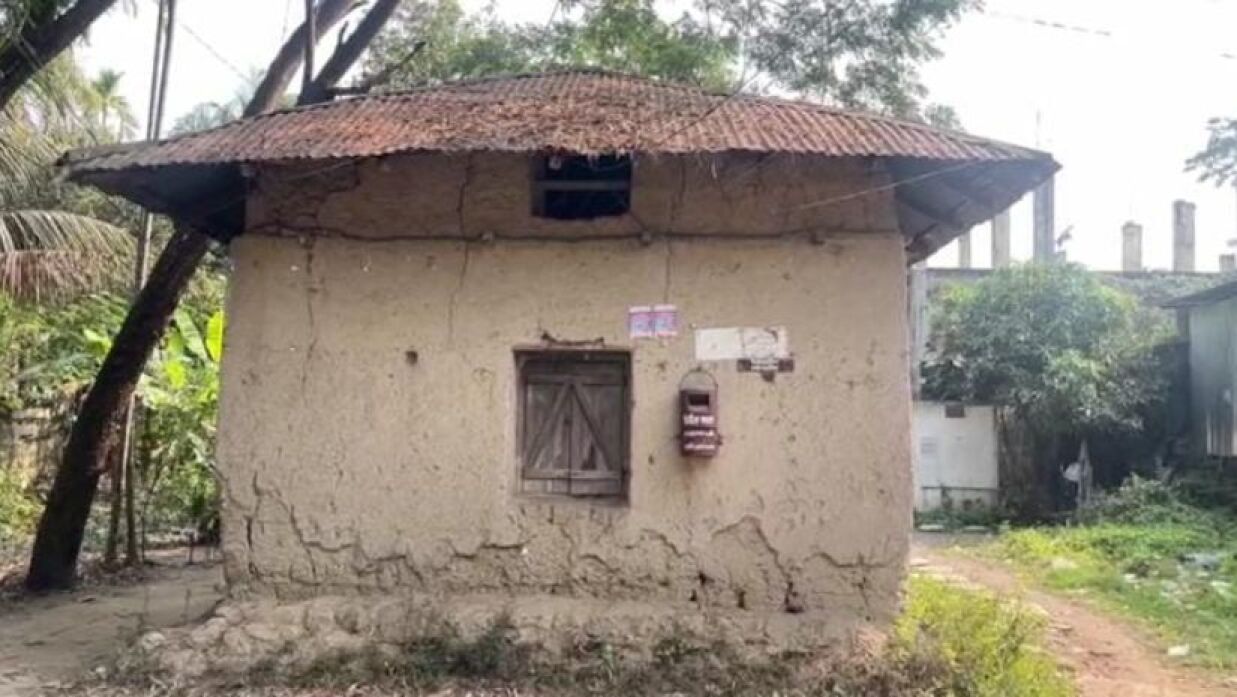 মাটির ঘরে ‘ই-পোস্ট সেন্টার’