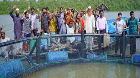 সম্পূরক খাদ্যে প্রথমবারের মতো খাঁচায় কোরাল মাছ চাষে সফলতা