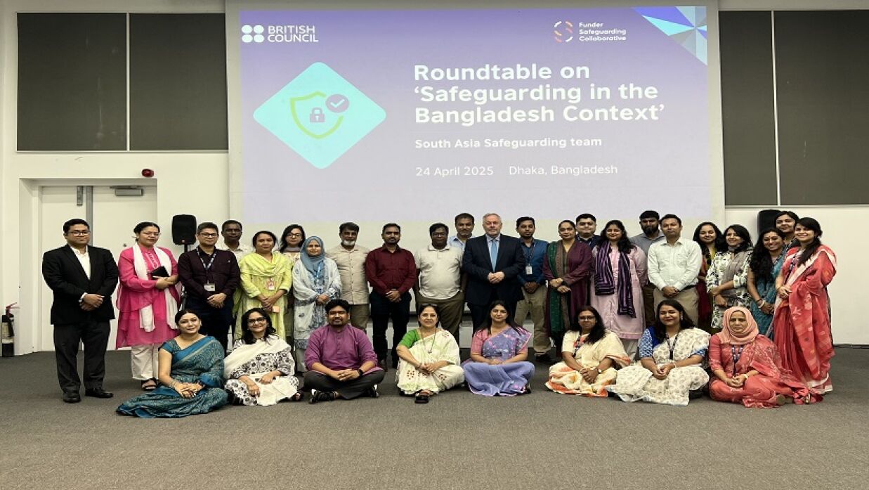 ব্রিটিশ কাউন্সিলের গোলটেবিল বৈঠকে অংশগ্রহণকারীরা