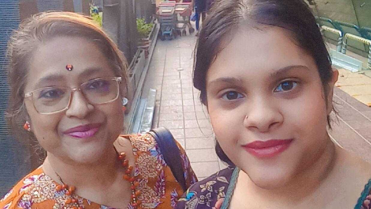 ব্যারিস্টার তুরিন আফরোজ ও তার মেয়ে তেজস্বী তুরিন সুমেধা
