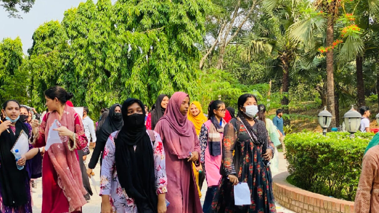 ভর্তি পরীক্ষার্থীরা