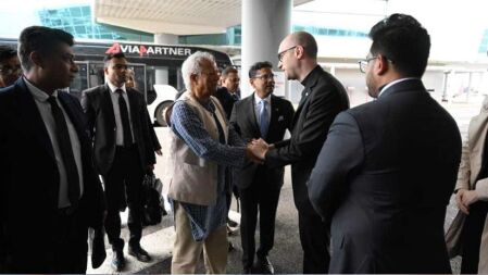 পোপ ফ্রান্সিসের অন্ত্যেষ্টিক্রিয়ায় অংশ নিতে রোমে পৌঁছেছেন ড. ইউনূস