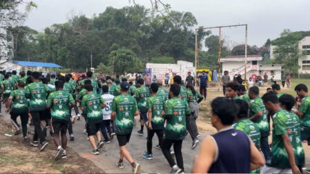 চট্টগ্রাম বিশ্ববিদ্যালয়ে দৌড়ালেন ৬০০ দৌড়বিদ