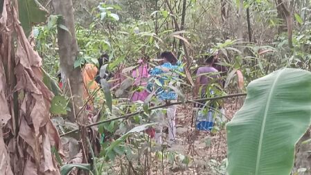 বাঁশঝাড়ে মিলল নারীর মরদেহ, ধর্ষণের পর হত্যা ধারণা পুলিশের