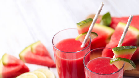 গরমের দিনে ডিহাইড্রেশন থেকে মুক্তি দেবে ‘নেচারস কুল ড্রিংক’ তরমুজ