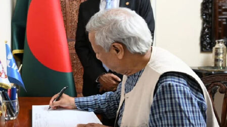 রোমে বাংলাদেশ হাউস পরিদর্শন করলেন প্রধান উপদেষ্টা