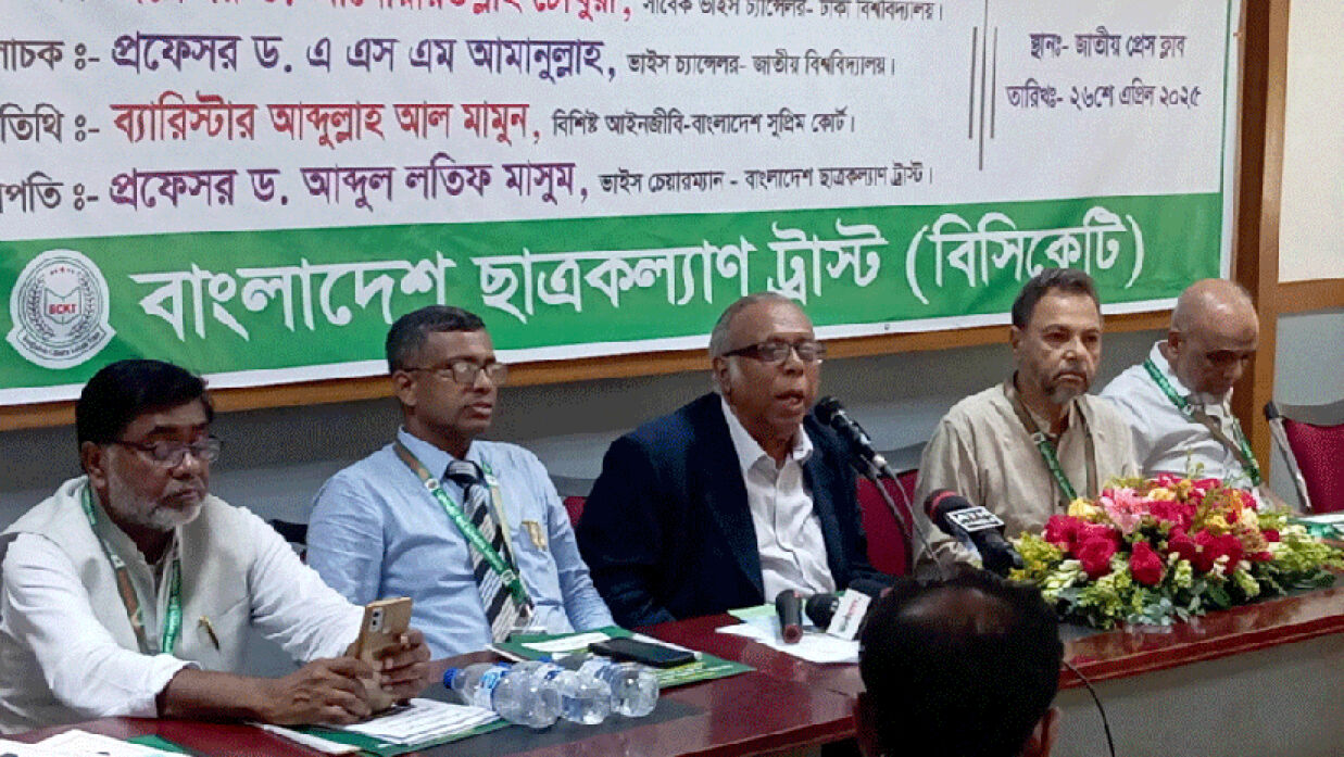 সংবাদ সম্মেলনে বক্তব্য রাখছেন অধ্যাপক ড. আনোয়ারউল্লাহ চৌধুরী