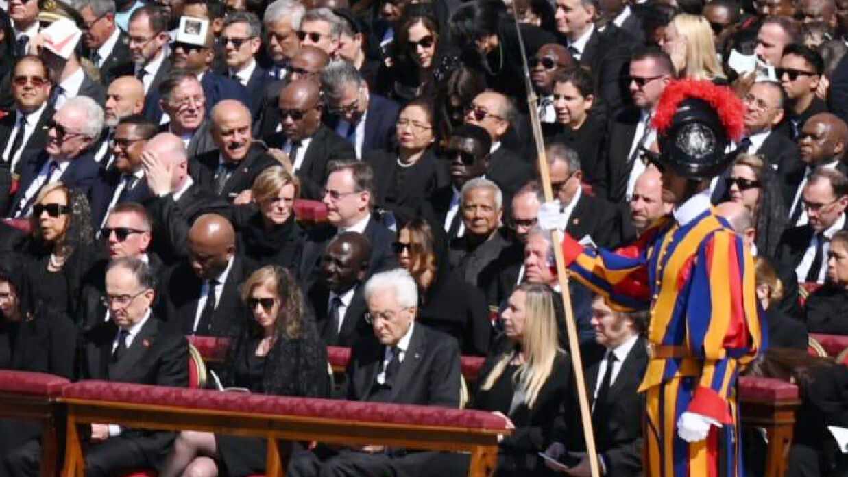 ভ্যাটিকান সিটিতে পোপ ফ্রান্সিসের অন্ত্যেষ্টিক্রিয়ায় যোগ দিয়েছেন প্রধান উপদেষ্টা