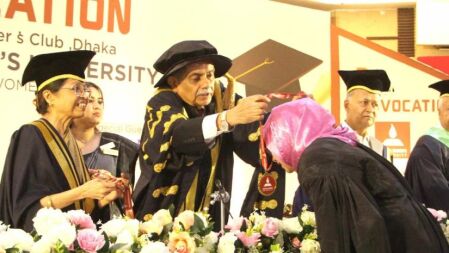 দেশেই ভবিষ্যৎ গড়ার মতো শিক্ষাব্যবস্থা চান উপদেষ্টা