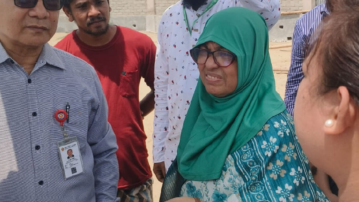 হাসপাতালের স্থান পরিদর্শনে স্বাস্থ্য উপদেষ্টা