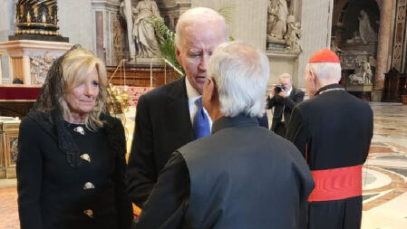 পোপের অন্ত্যেষ্টিক্রিয়ায় বাইডেনসহ যাঁদের সঙ্গে দেখা হলো ড. ইউনূসের