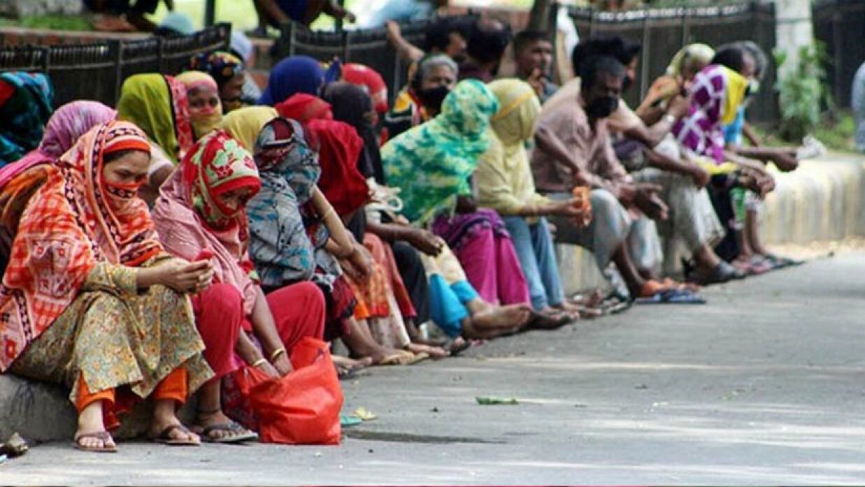 বিশ্বব্যাংক বলছে বাংলাদেশে চলতি বছরে আরো ৩০ লাখ মানুষ ‘অতি গরিব' হবে।