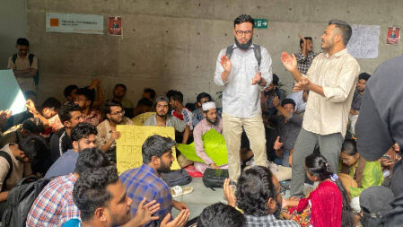 ইউআইইউতে আন্দোলন: একযোগে পদত্যাগ করলেন ভিসি, ডিনসহ সব বিভাগীয় চেয়ারম্যান 