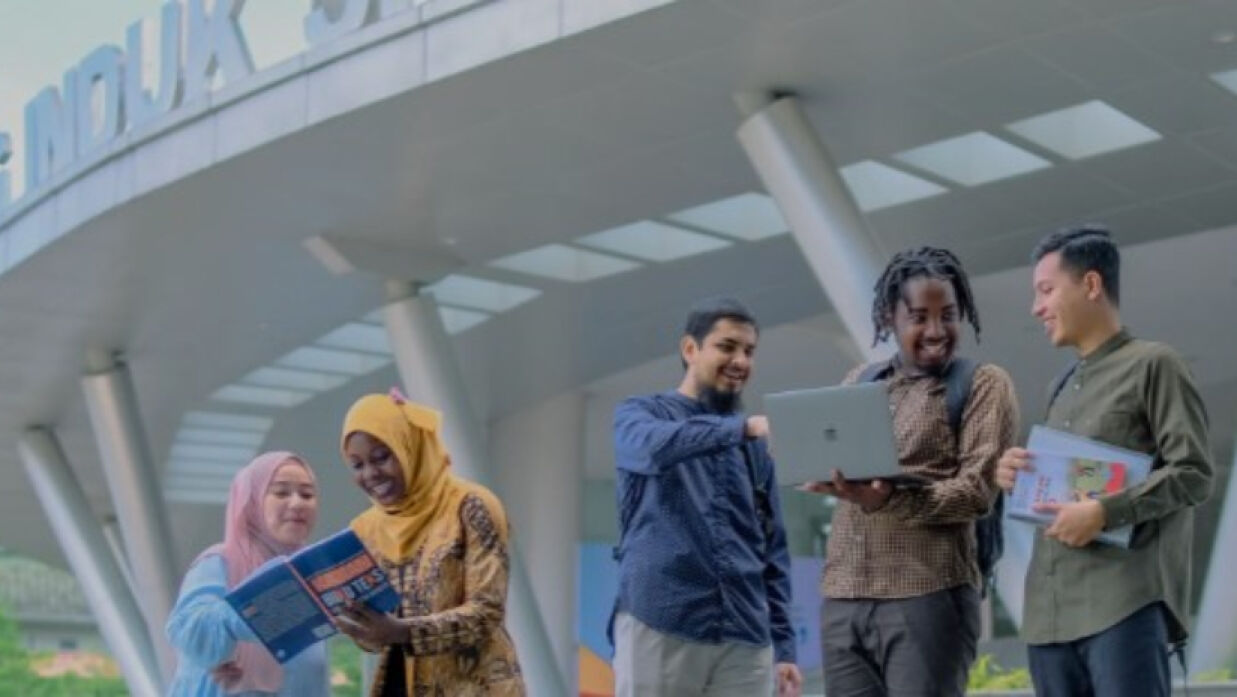 ইন্দোনেশিয়ায় ইন্টারন্যাশনাল প্রায়োরিটি স্কলারশিপে স্নাতক-স্নাতকোত্তর-পিএইচডিতে পড়তে চাইলে আবেদন করুন এখনই