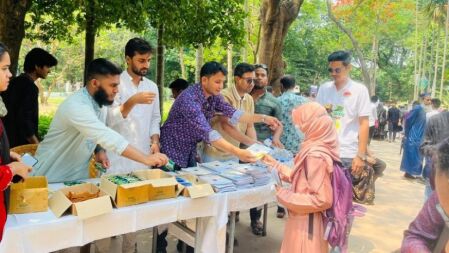 ঢাকা বিশ্ববিদ্যালয়ের নবীন শিক্ষার্থীদের সহযোগিতায় ছাত্রদল