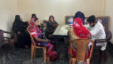 ‘গণ মেডিকেল সেবা’ দিচ্ছে দক্ষিণ চরতী গণপাঠাগার