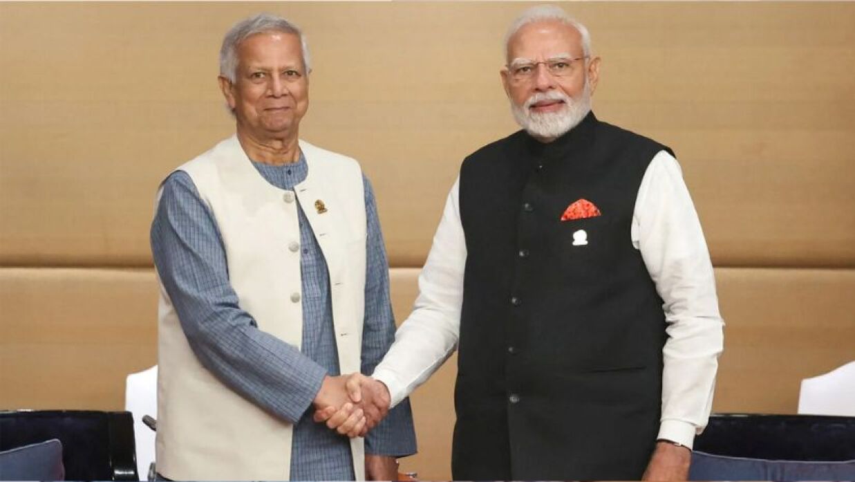 প্রধান উপদেষ্টা ও নরেন্দ্র মোদি