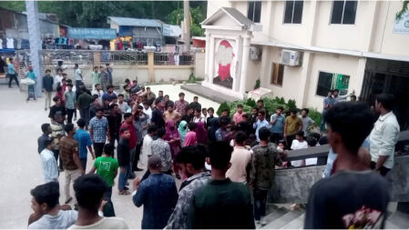 গণতান্ত্রিক ছাত্র সংসদের মতবিনিময় সভায় বৈষম্যবিরোধী নেতার উপস্থিতি নিয়ে হট্টগোল