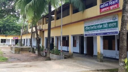 দাখিল পরীক্ষায় নকলের দায়ে শিক্ষার্থী বহিষ্কার, দপ্তরির ১০ দিন কারাদণ্ড