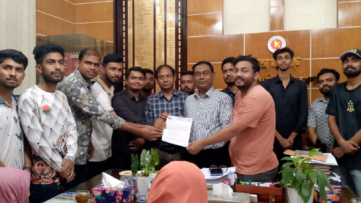 স্মারকলিপি প্রদান