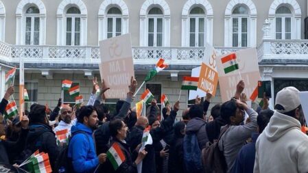 লন্ডনে পাকিস্তান হাইকমিশনে হামলা, ভারতকে দুষছে ইসলামাবাদ 