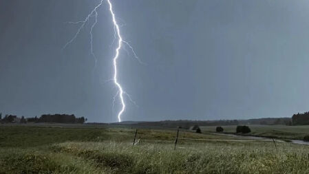 কিশোরগঞ্জ হাওরে বজ্রপাতে নারীসহ তিনজনের মৃত্যু