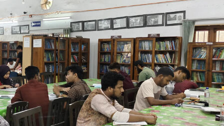 সমস্যায় জর্জরিত তিতুমীর কলেজের কেন্দ্রীয় গ্রন্থাগার