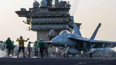 হুথিদের থেকে বাঁচতে সাগরে ডুবে গেল প্রায় ৭২৬ কোটির মার্কিন যুদ্ধবিমান