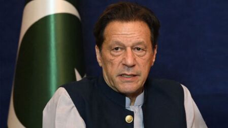 কাশ্মির প্রসঙ্গে ইমরান খানকে মুক্তি দেওয়ার দাবি 