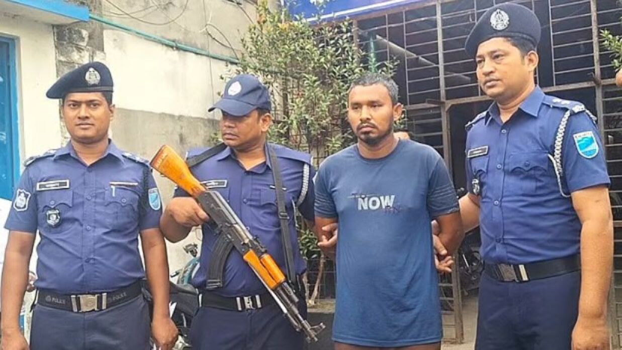 মহিউদ্দিন হাওলাদার নামে একজনকে গ্রেপ্তার করেছে পুলিশ