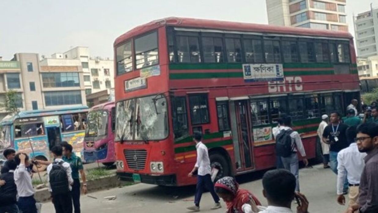 ঢাকা বিশ্ববিদ্যালয়ের (ঢাবি) ‘ক্ষণিকা’ নামের বিআরটিসির বাস