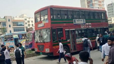 ট্রাকচাপায় এসএসসি পরীক্ষার্থী নিহতের জেরেই ঢাবির বাসে হামলা!