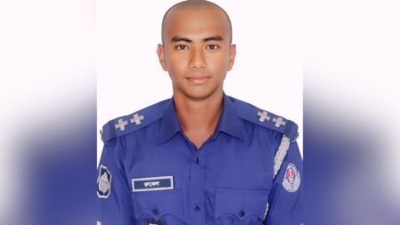 ‘বেকারত্ব-মাথায় ঋণের চাপ, ছোট ভাইদের অনিশ্চিত ভবিষ্যৎ— এর চেয়ে মৃত্যু শ্রেয়’ 