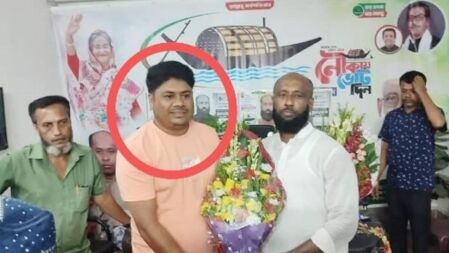 যুবলীগ নেতাকে ধরে পুলিশে দিলো ছাত্র-জনতা