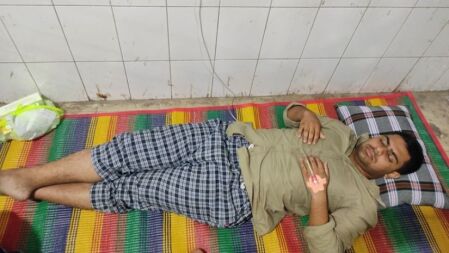 ডেইলি ক্যাম্পাস সাংবাদিককে জোটবদ্ধ হয়ে পেটাল শিবির-বৈষম্যবিরোধী নেতাকর্মীরা
