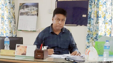 নীতিমালা লঙ্ঘন করে কেন্দ্র সচিব হওয়ার অভিযোগ অধ্যক্ষের বিরুদ্ধে, সাংবাদিককে হুমকি 