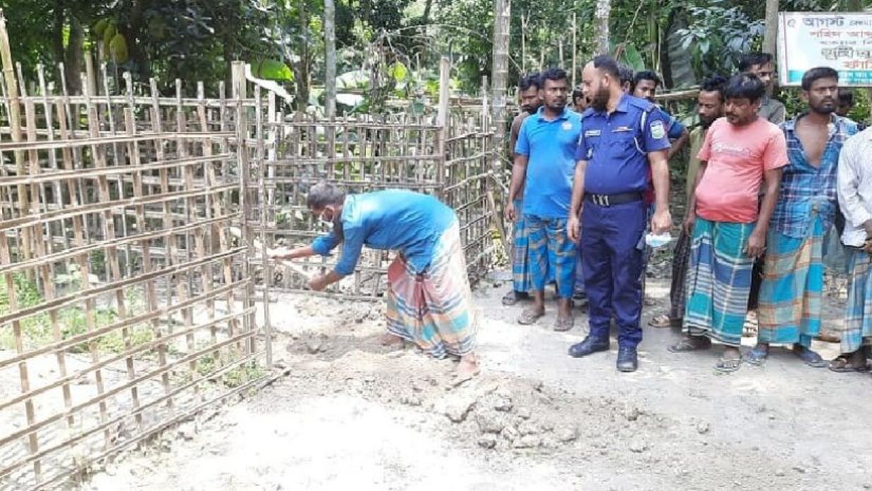 কবর থেকে তোলা হলো নিহত আব্দুল আজিজের মরদেহ