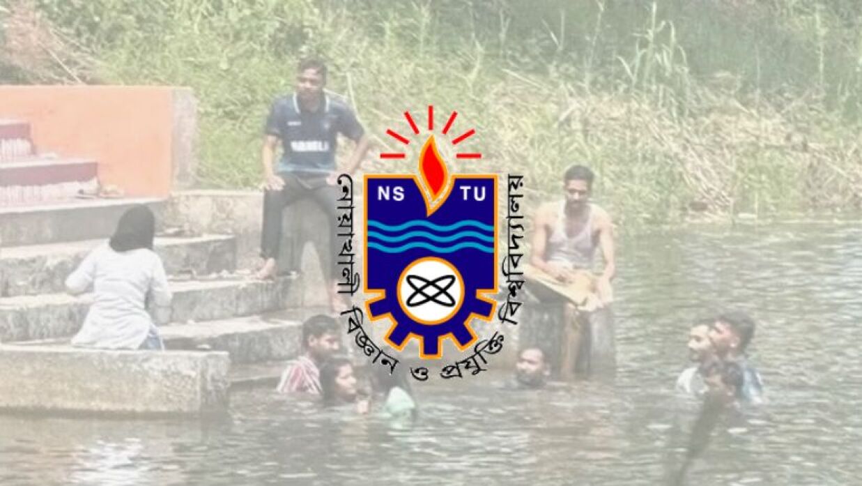 পুকুরে একসঙ্গে ছাত্র-ছাত্রীদের গোসলের ছবি