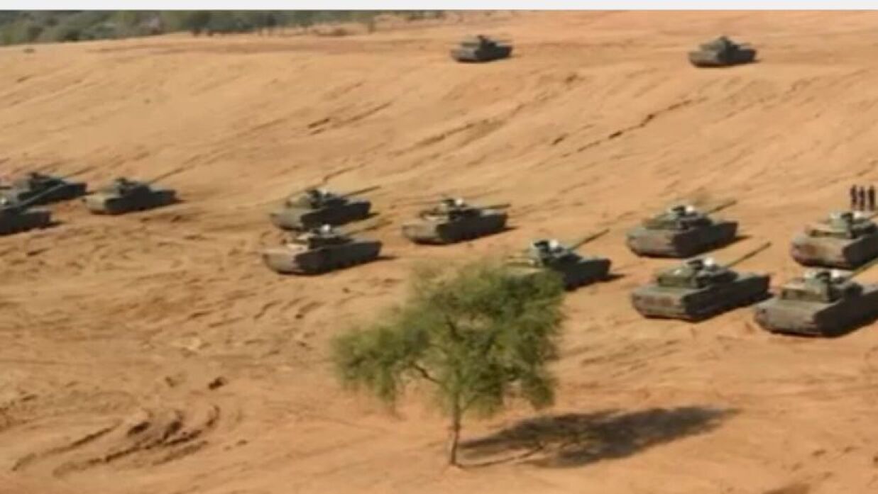 সীমান্তে পূর্ণমাত্রার সামরিক মহড়া চালিয়েছে পাকিস্তান সেনাবাহিনী