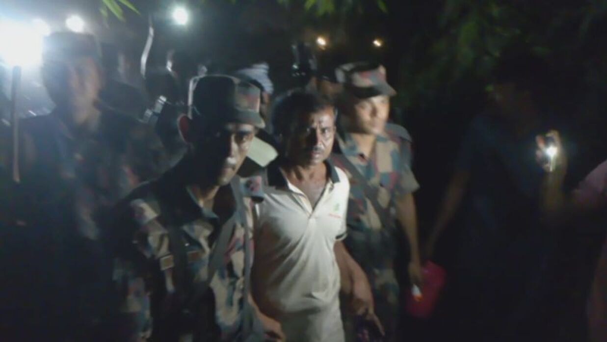 বিজিবি-বিএসএফের পতাকা বৈঠকের পর কৃষকদের ছেড়ে দেওয়া হয়