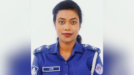 ‘বাবার হার্ট অ্যাটাক, ক্যারিয়ার-প্রতিবেশীদের কটু কথা— এই একটা চাকরি আমার জীবনটাই এলোমেলো করে দিল’